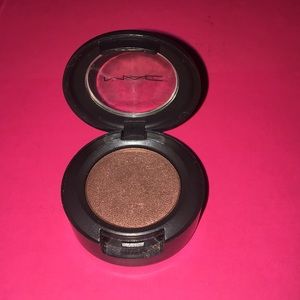 Mac eyeshadow in “ Glamour Check!”, unused!